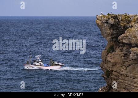 Peniche, Portugal - Felsformationen im Atlantischen Ozean in der Nähe Stockfoto