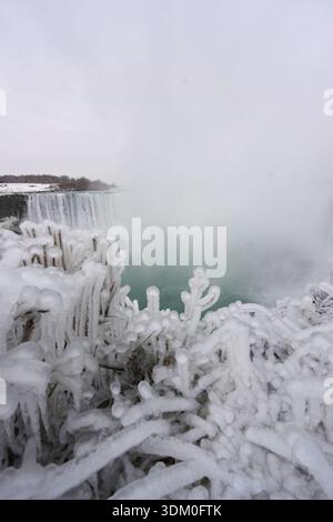 Die Horseshoe Falls in den Niagara Falls, Ontario, Kanada. Angenommen am 28. Dezember 2025. Stockfoto