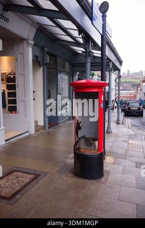 Postfach mit entfernter Tür am Flowergate im Zentrum von Whitby Stockfoto