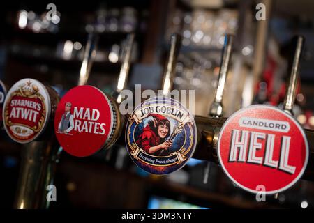 London, England, UK. 3rd Feb, 2026. Beer taps are seen inside The Loose Box pub in Westminster, central London, ahead of a Reform UK press conference featuring party leader Nigel Farage and MP Lee Anderson. (Credit Image: © Thomas Krych/ZUMA Press Wire) EDITORIAL USAGE ONLY! Not for Commercial USAGE! Stockfoto