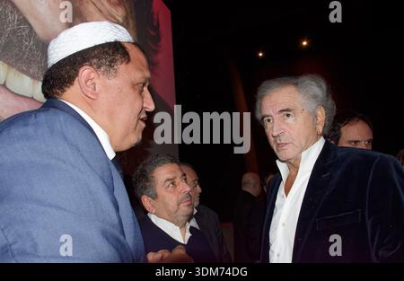 Paris, Frankreich. Januar 2026. Imam Hassen Chalghoumi und Bernard-Henri Levy nehmen am 2. Januar zum 90. Geburtstag von Marek Halter in den Publicis Cinemas Teil Stockfoto