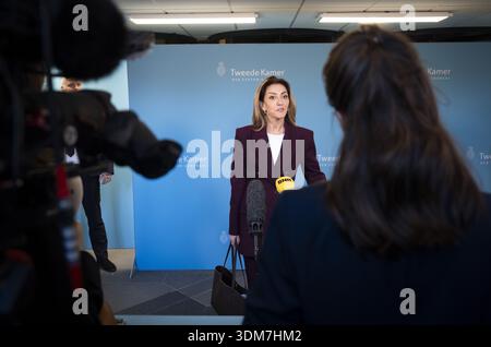 DER HAAG – Dilan Yesilgoz (VVD) trifft in der Koalitionsformation zu einem Treffen mit dem Formatierer Rob Jetten (D66) ein. JEROEN JUMELET / ANP netherlands Out - belgien Out Stockfoto
