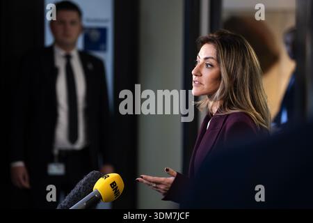 DER HAAG – Dilan Yesilgoz (VVD) trifft in der Koalitionsformation zu einem Treffen mit dem Formatierer Rob Jetten (D66) ein. JEROEN JUMELET / ANP netherlands Out - belgien Out Stockfoto