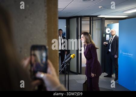 DER HAAG – Dilan Yesilgoz (VVD) trifft in der Koalitionsformation zu einem Treffen mit dem Formatierer Rob Jetten (D66) ein. JEROEN JUMELET / ANP netherlands Out - belgien Out Stockfoto