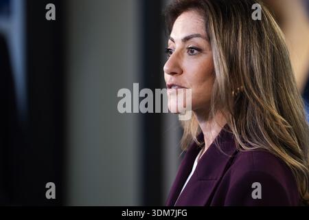 DER HAAG – Dilan Yesilgoz (VVD) trifft in der Koalitionsformation zu einem Treffen mit dem Formatierer Rob Jetten (D66) ein. JEROEN JUMELET / ANP netherlands Out - belgien Out Stockfoto