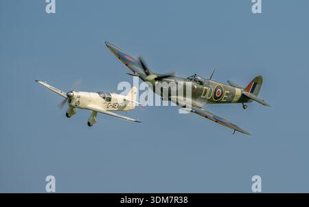 Supermarine Spitfire Mk Vc und Percival Mew Gull Stockfoto