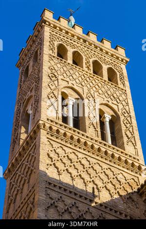 Turm im Mudéjar-Stil der Kirche San Gil Abad in Saragossa, Spanien Stockfoto