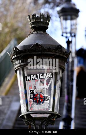 Öffentliche Laterne in einer Straße von Montmartre - Paris - Frankreich Stockfoto