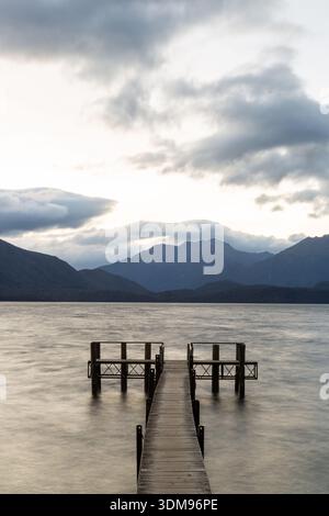 Der Wooden Jetty am See Te Anau in der Südinsel Neuseelands Stockfoto