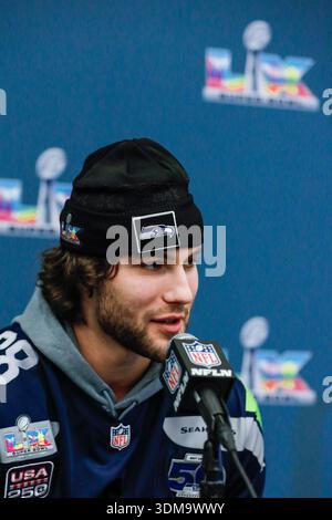 San Jose, USA. Februar 2026. Seattle Seahawks Tight End #88 AJ Barner spricht mit den Medien während der Seattle Seahawks Media Availability, die am 4. Februar 2026 im San Jose Marriott in San Jose, Kalifornien stattfand. Der Super Bowl LX findet am 8. Februar 2026 zwischen den New England Patriots und den Seattle Seahawks statt. (Foto: Kindell Buchanan/SIPA USA) Credit: SIPA USA/Alamy Live News Stockfoto