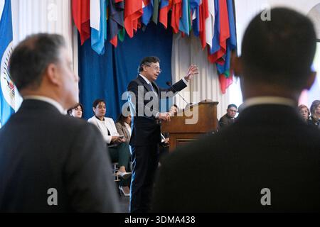 Washington, Usa. Februar 2026. Der kolumbianische Präsident Gustavo Petro spricht am 4. Februar 2026 in Washington, D.C. Foto: Olivier Douliery/ABACAPRESS.COM Credit: Abaca Press/Alamy Live News Stockfoto