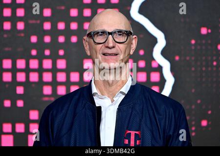 Telekom-Chef Timotheus Höttges, Vorstandsvorsitzender der Deutschen Telekom AG, bei der Eröffnung der 1. KI-Fabrik Deutschlands Industrial AI Cloud im Münchner Tucherpark. München, 04.02.2026 Bayern Deutschland *** Vorstandsvorsitzender der Deutschen Telekom Timotheus Höttges, Vorsitzender des Vorstands der Deutschen Telekom AG, anlässlich der Eröffnung der Germanys 1 AI Fabrik Industrial AI Cloud im Münchner Tucherpark München, 04 02 2026 Bavaria Deutschland Copyright: XDwixAnoraganingrumx Stockfoto