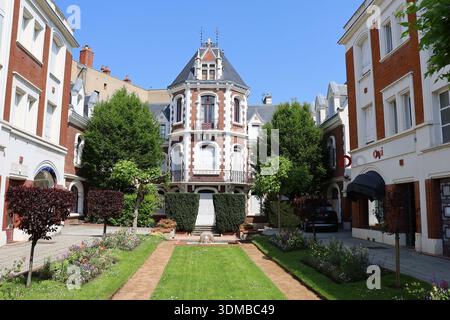 Bâtiment typique, vue de l'extérieur, ville de Montlucon, Département de l'Allier, Frankreich Stockfoto