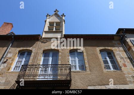 Bâtiment typique, vue de l'extérieur, ville de Montlucon, Département de l'Allier, Frankreich Stockfoto