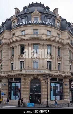 Paris, Frankreich, 01.31.2026. Eine Filiale der französischen Universalbank BNP Paribas am Place de l'Opera im 2. Arrondissement von Paris Stockfoto