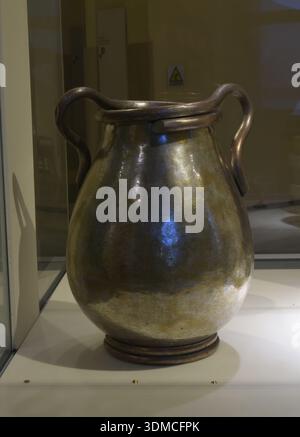 Fabbrica Luigi Genazzi Vase mit zwei Griffen, 1936, im Castello Sforzesco, Mailand. Stockfoto