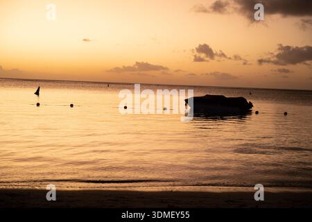Mauritius Beach bei Sonnenuntergang Stockfoto