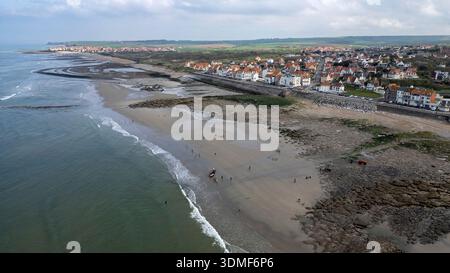 Frankreich, Ambleteuse, Luftaufnahme, Küstenstadt, Strand, Panorama Stockfoto