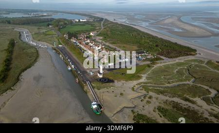 Frankreich, Le Hourdel, Luftansicht, Hafen, Wattenmeer, Panorama, Leuchtturm, Hubschrauberlandeplatz Stockfoto