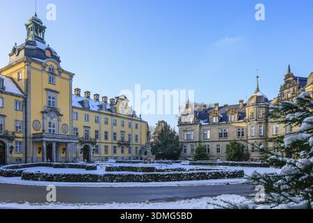 Schlossplatz, Schloss Bueckeburg im Weserrenaissancestil im Winter, Stammsitz des Hauses Schaumburg-Lippe, Bueckeburg, Stadtteil Schaumburg Stockfoto