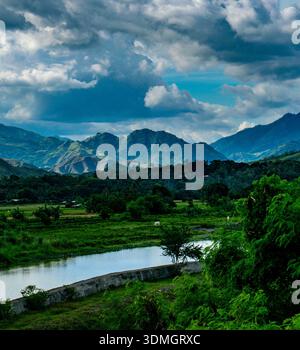 Die wunderschöne Berglandschaft von Aritao, Nueva Vizcaya Stockfoto