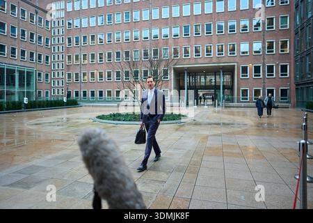 DER HAAG – Hausmeister Vincent Karremans (Wirtschaft) kommt zur wöchentlichen Kabinettssitzung im Ministerium für Allgemeine Angelegenheiten. PHIL NIJHUIS / ANP netherlands Out - belgien Out Stockfoto