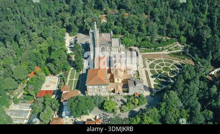 Blick von oben Panorama Bussaco Palast Luso Portugal altes Gebäude Hotel Schloss Villa Mealhada Averio Dorf berühmter historischer Turm umgeben Stockfoto