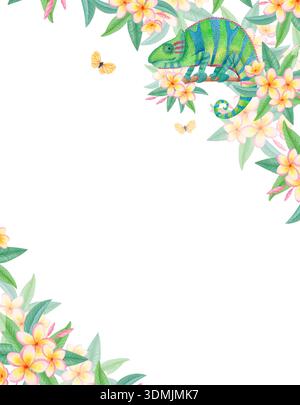 Tropischer Rahmen mit Chamäleon, Plumeria-Blumen und exotischen Schmetterlingen. Flora und Fauna grenzt mit Frangipani-Blüten Stockfoto