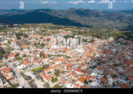 Luftaufnahme mit traditionellen Häusern im Dorf Pano Lefkara, Bezirk Larnaca, Zypern Stockfoto
