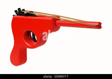 Rote Gummibandpistole isoliert auf weißem Hintergrund Stockfoto