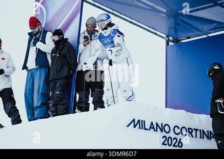 02.06.2026, Livigno, Snow Park, Slopestyle Training, kranke Eileen Gu aus China Stockfoto