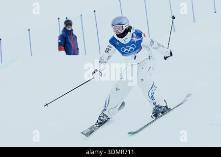 02.06.2026, Livigno, Snow Park, Slopestyle Training, kranke Eileen Gu aus China Stockfoto