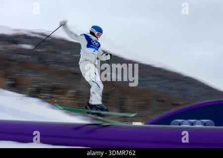 02.06.2026, Livigno, Snow Park, Slopestyle Training, kranke Eileen Gu aus China Stockfoto