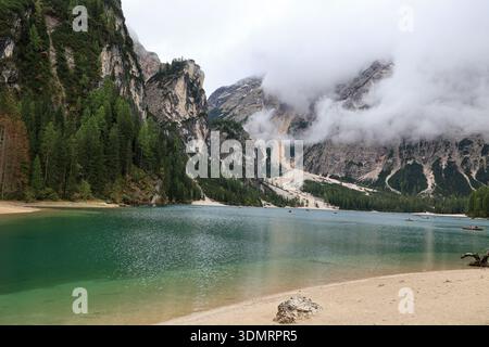 Pragser Wildsee - Pragser Wildsee im Herbst, Südtirol, Italien Stockfoto
