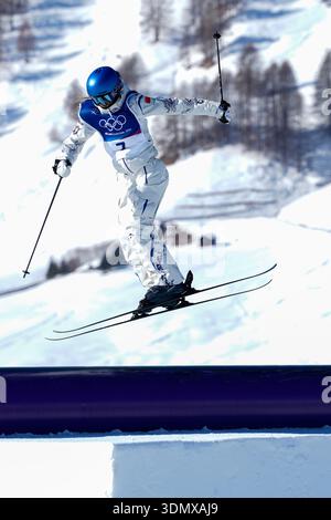 02.07.2026, Livigno, Snow Park, Slopestyle Qualifying Womens, kranke Eileen Gu aus China Stockfoto