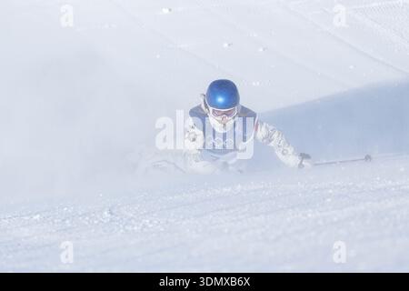 02.07.2026, Livigno, Snow Park, Slopestyle Qualifying Womens, kranke Eileen Gu aus China Stockfoto