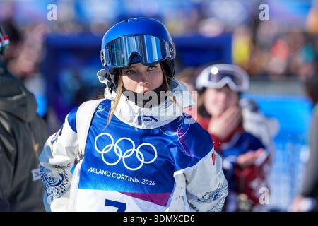 02.07.2026, Livigno, Snow Park, Slopestyle Qualifying Womens, kranke Eileen Gu aus China Stockfoto