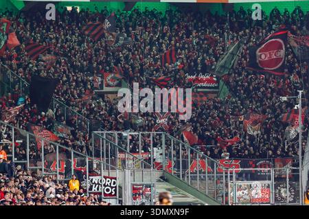 Fans von Bayer Leverkusen beim Bundesliga-Spiel zwischen Borussia Monchengladbach und Bayer 04 Leverkusen am 7. Februar 2026 im Stadion im Borussia-Park in Mönchengladbach. (Foto: Marcel ter Bals/MTB-Photo/Alamy Live News) Stockfoto