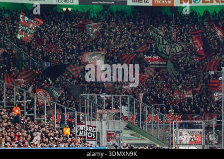 Fans von Bayer Leverkusen beim Bundesliga-Spiel zwischen Borussia Monchengladbach und Bayer 04 Leverkusen am 7. Februar 2026 im Stadion im Borussia-Park in Mönchengladbach. (Foto: Marcel ter Bals/MTB-Photo/Alamy Live News) Stockfoto