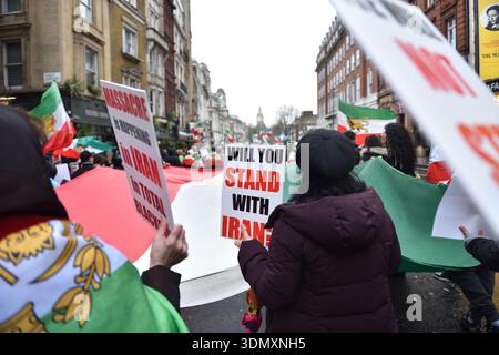 FREIER IRAN-PROTEST, die Löwen- und Sonnenrevolution des Iran, Marble Arch to Downing Street, London Großbritannien. Februar 2026 Stockfoto
