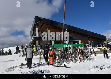 Mavrovo, Ski Center, Mazedonien, 2026: Das Skizentrum befindet sich im Mavrovo Nationalpark und ist eines der beliebtesten Skigebiete. Stockfoto