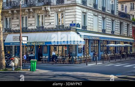 Paris, Frankreich, 25. März 2025, Blick auf Les Parisiennes, ein Restaurant und Brasserie im 7. Bezirk der Hauptstadt Stockfoto