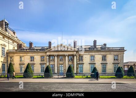 Paris, Frankreich, 25. März 2025, Blick auf die Militärakademie für Offiziere, gegenüber dem Champ de Mars Stockfoto