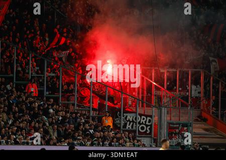 Fans von Bayer Leverkusen beim Bundesliga-Spiel zwischen Borussia Monchengladbach und Bayer 04 Leverkusen am 7. Februar 2026 im Stadion im Borussia-Park in Mönchengladbach. (Foto: Marcel ter Bals/MTB-Photo/Alamy Live News) Stockfoto