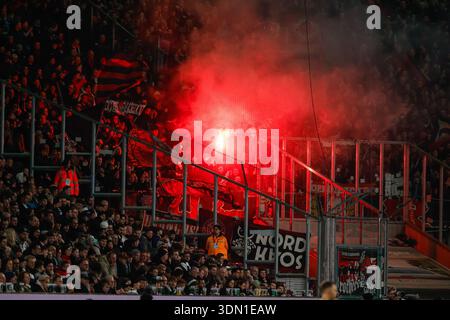 Fans von Bayer Leverkusen beim Bundesliga-Spiel zwischen Borussia Monchengladbach und Bayer 04 Leverkusen am 7. Februar 2026 im Stadion im Borussia-Park in Mönchengladbach. (Foto: Marcel ter Bals/MTB-Photo/Alamy Live News) Stockfoto