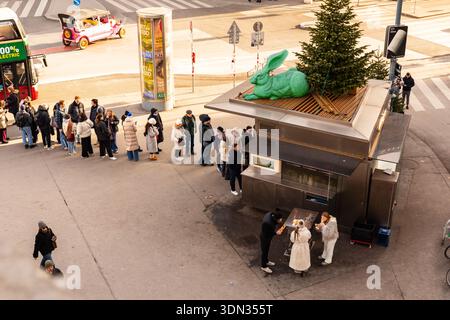 Bitzinger Würstelstand, ein berühmter Würstelstand im Albertinaplatz, Wien, Österreich. Stockfoto