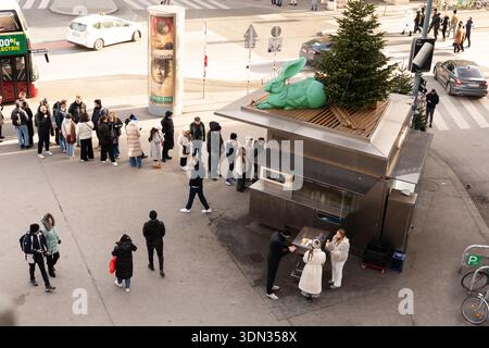Bitzinger Würstelstand, ein berühmter Würstelstand im Albertinaplatz, Wien, Österreich. Stockfoto