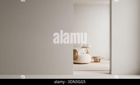 Ruhige negative Raumkomposition mit einer klaren Wandkulisse, einem gemütlichen geschwungenen Stuhl, dezenten Texturen und natürlichen Rattan-Akzenten in minimalen Innenräumen Stockfoto