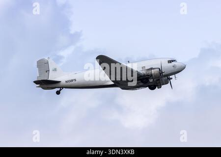Fort Lauderdale, Vereinigte Staaten - 5. November 2025: Florida Air Cargo Douglas DC-3C Flugzeug am Flughafen Fort Lauderdale in den Vereinigten Staaten. Stockfoto