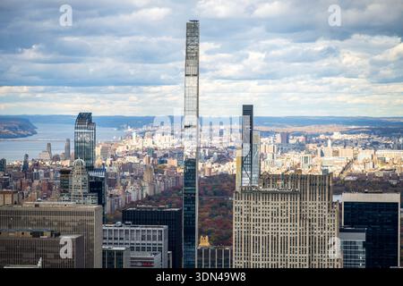 Von der Spitze des Empire State Building aus blickt man auf den Central Park und Midtown Manhattan. Stockfoto